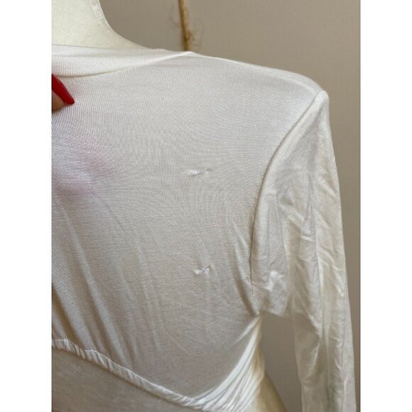 𝅺LULU'S "Back To Basics" Womens White Long Sleeve Tshirt Sz Small Back Cut Out - Picture 5 of 8